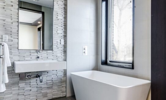 Modern Impressions – 3 Ideas For Wood Floors In Bathrooms