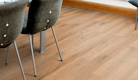 Karndean Knight Tile - Natural Character Oak KP145