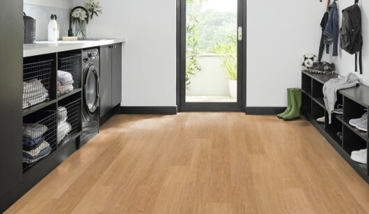 Karndean Knight Tile - Natural Studio Oak KP151