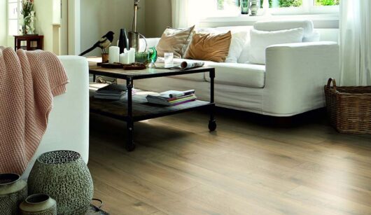Egger Home 8mm - Brown Loja EHL143